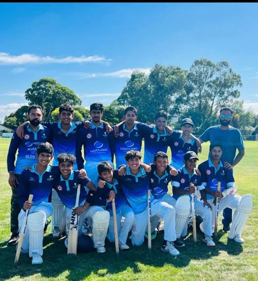 Darebin Chargers senior players in navy and sky blue playing shirts